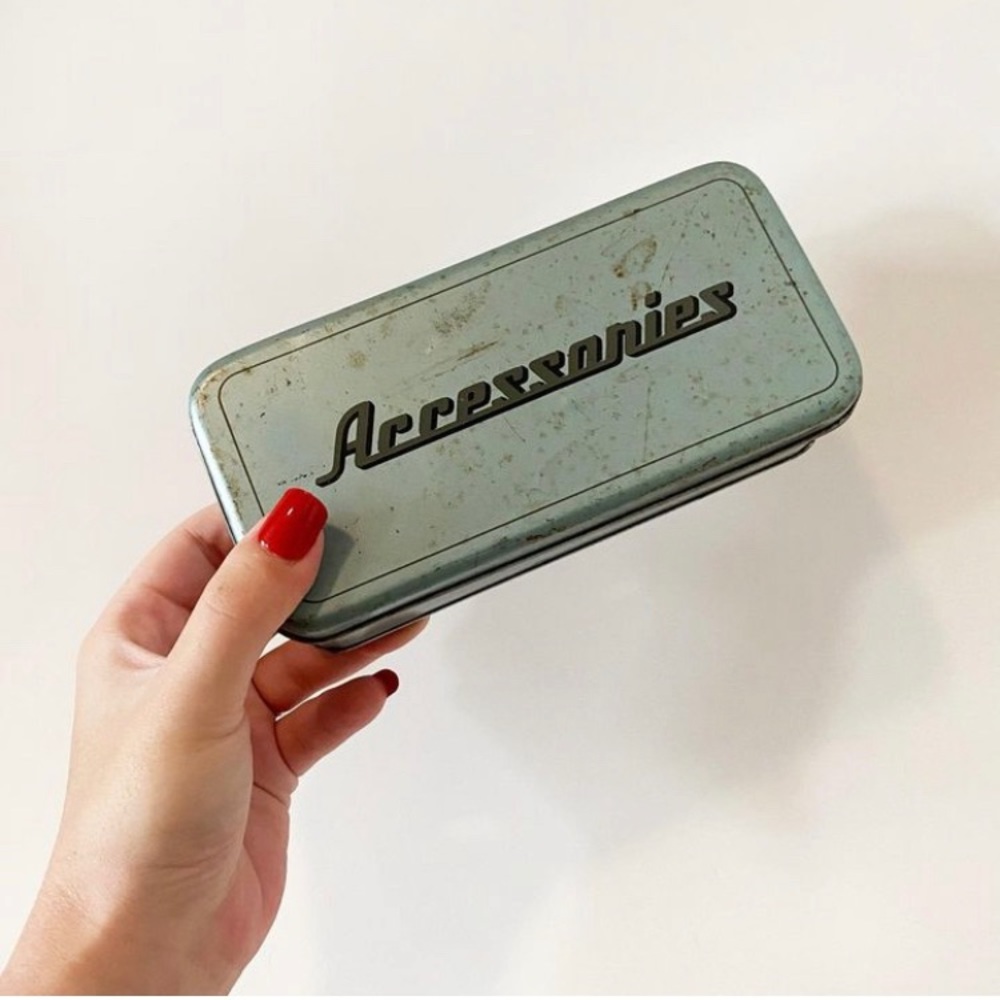 Vintage Accessories Tin